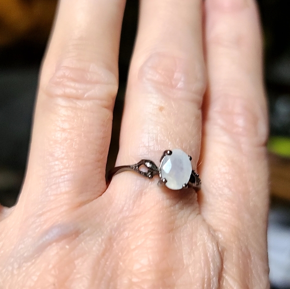Stunning Moonstone sterling & Rhodium ring sz7.75 - Picture 4 of 8